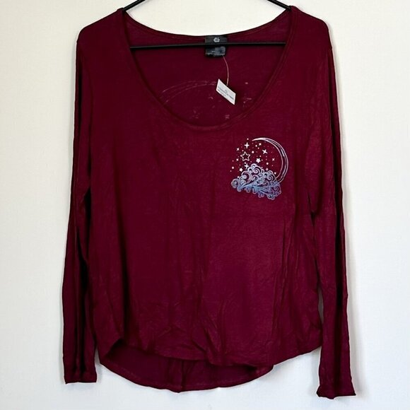 NWT Stunner Burgundy Red Wish Upon A Star Graphic Long Sleeve Top - Size: L - Picture 1 of 6